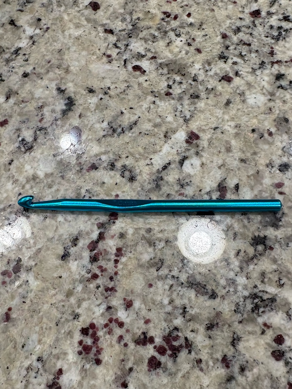 7.0 mm blue aluminum crochet needle GUC Some wear on top Unbranded